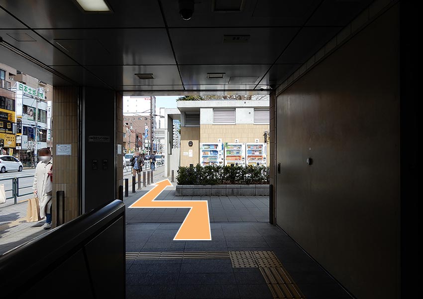 東京メトロ半蔵門線「錦糸町駅」3番出口を出て道なりにまっすぐ進みます。